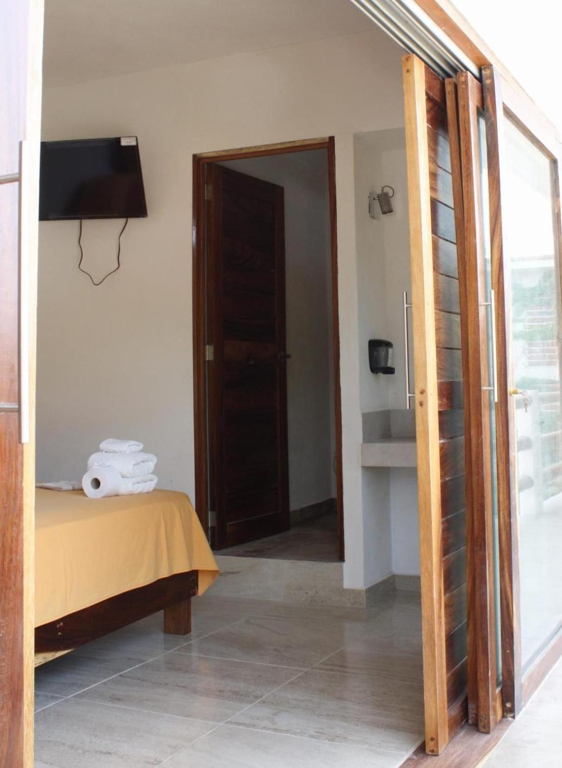 Bm Zihua Guest house 2*