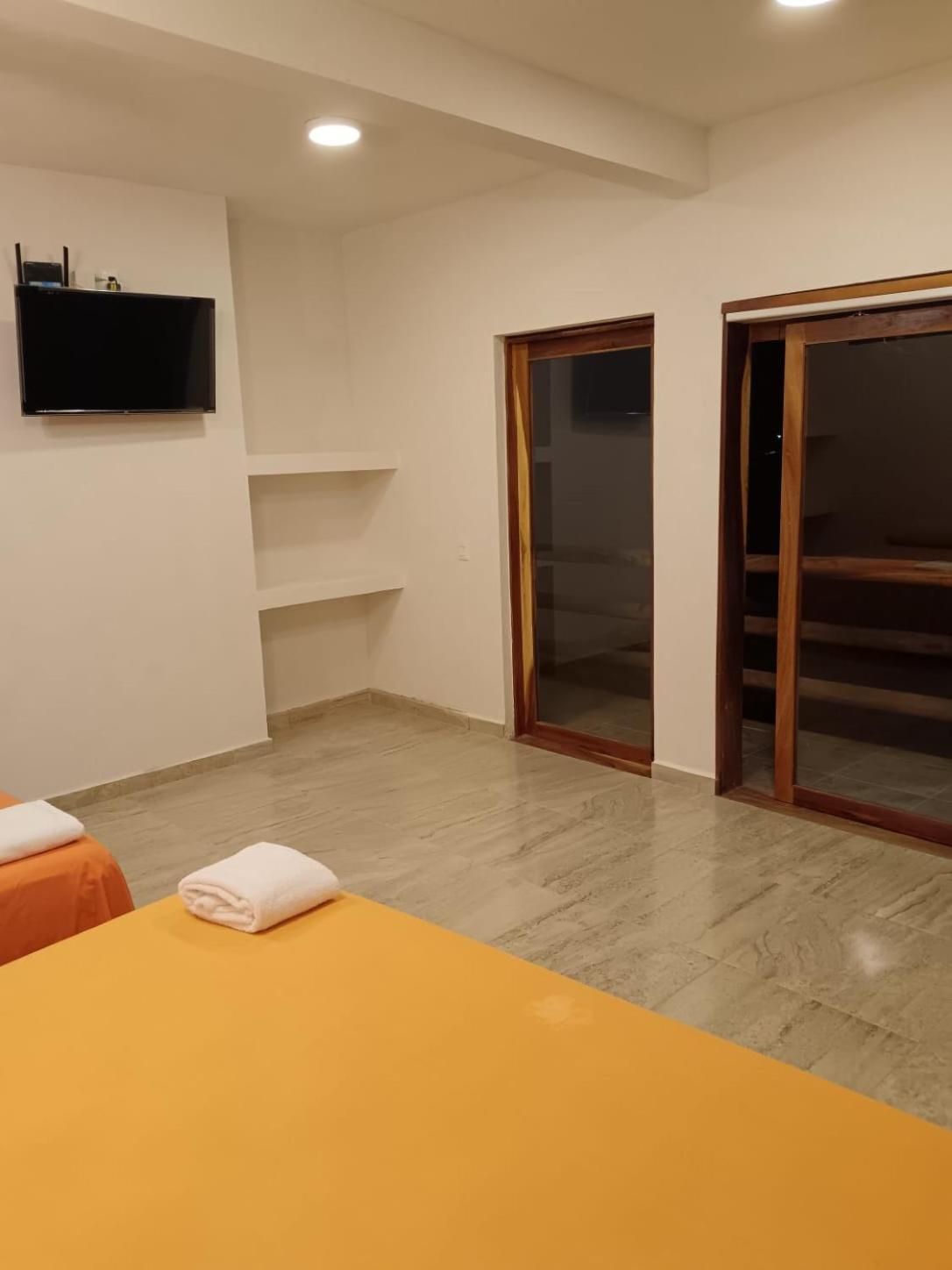 Bm Zihua Guest house 2*