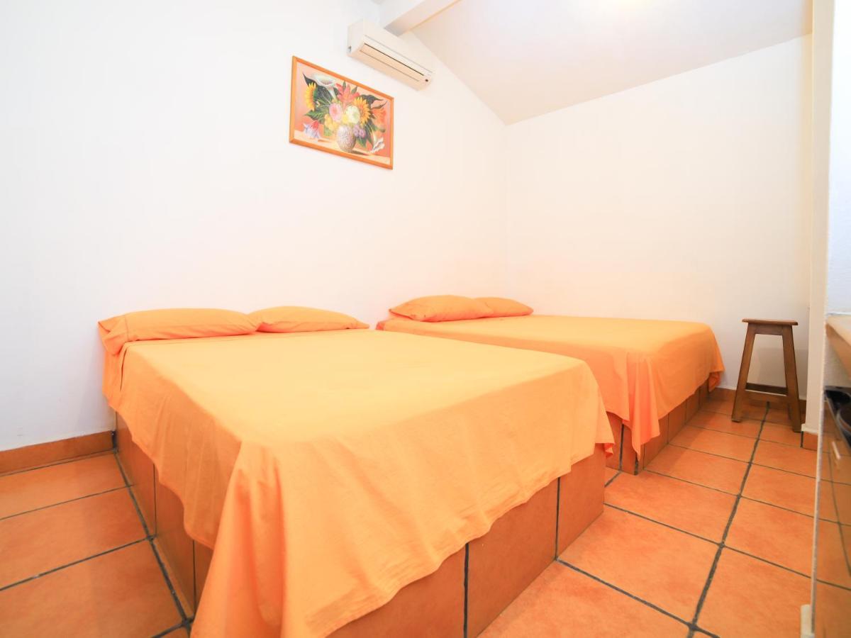 Bm Zihua Pensión Zihuatanejo
